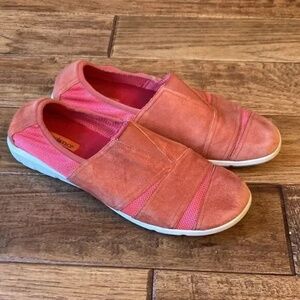 Sundance Suede Slip On Flats Sneakers Shoes Coral Size 38 / Womens 8